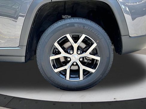 Used 2024 Jeep Grand Cherokee Limited AWD/4WD image 35