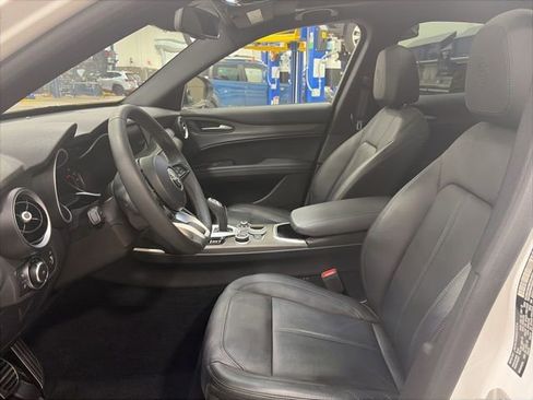 Used 2023 Alfa Romeo Stelvio Ti image 11