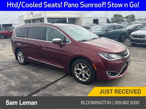 Used 2017 Chrysler Pacifica Limited FWD image 1