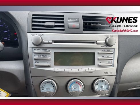 Used 2010 Toyota Camry LE image 25