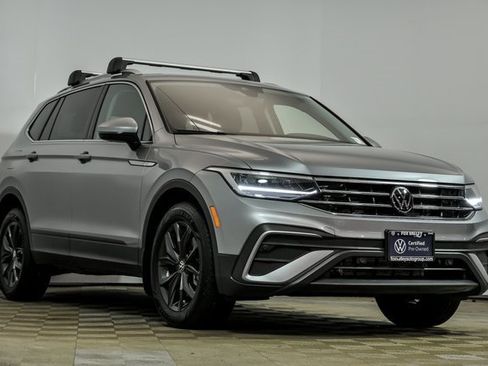 Certified 2024 Volkswagen Tiguan SE w/ Panoramic Sunroof Package image 1