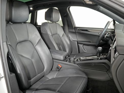 Certified 2023 Porsche Macan AWD/4WD image 43