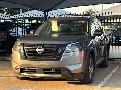 Used 2023 Nissan Pathfinder SL w/ Lighting Package (N92)
