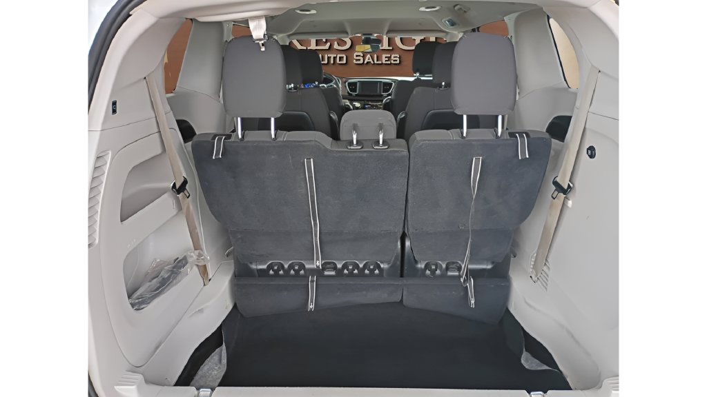Used 2023 Chrysler Voyager LX FWD image 21