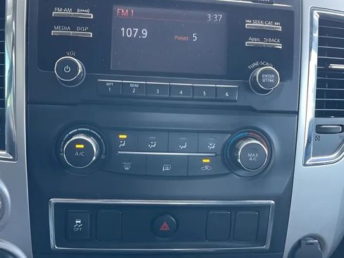 Used 2017 Nissan Titan SV image 10