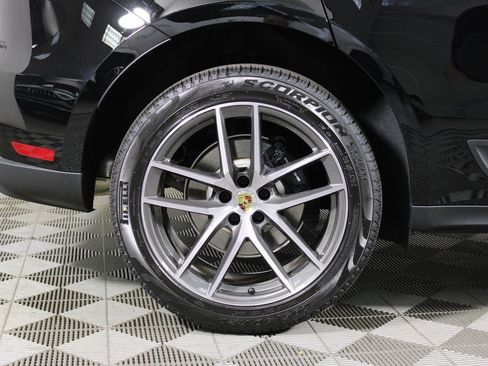Certified 2026 Porsche Macan AWD/4WD image 42