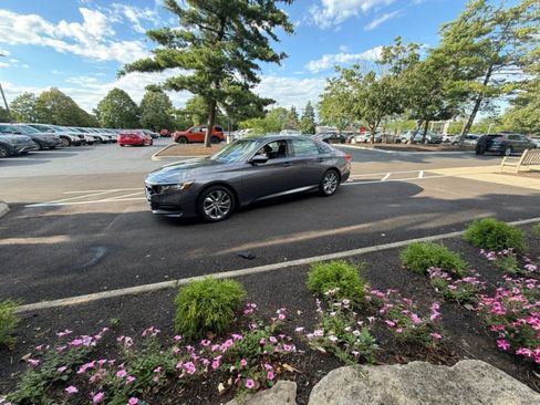 Used 2019 Honda Accord LX image 5
