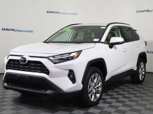 Used 2025 Toyota RAV4 XLE Premium image 11