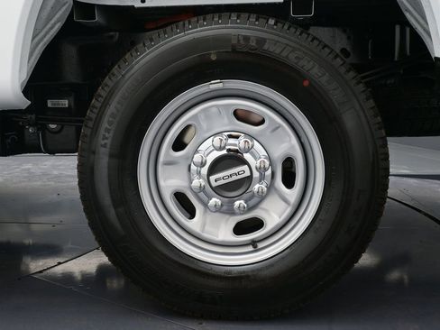 New 2026 Ford F250 XL w/ XL Chrome Package image 32