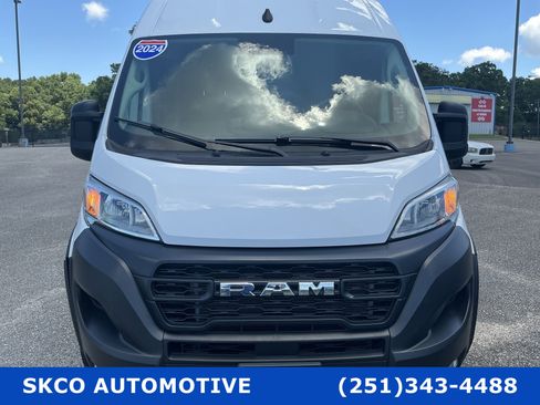 Used 2024 RAM ProMaster 2500 w/ Convenience Group FWD image 8
