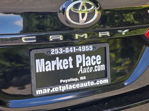 Used 2019 Toyota Camry LE FWD image 12