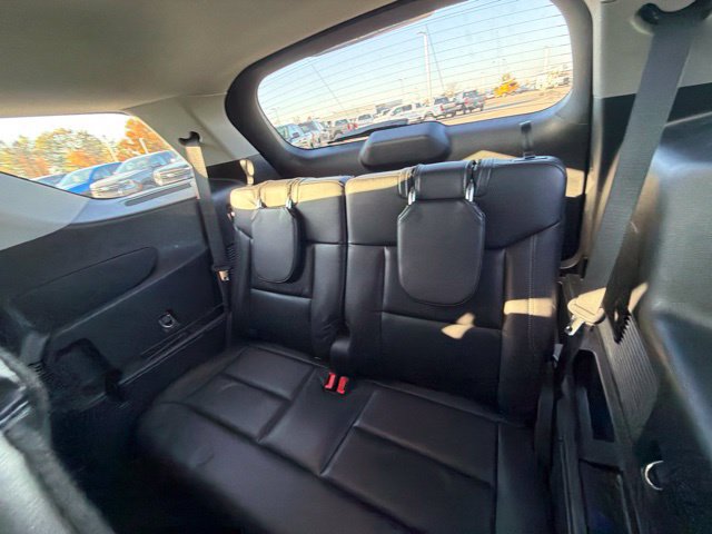 Used 2020 Ford Explorer XLT w/ Equipment Group 202A AWD/4WD image 17