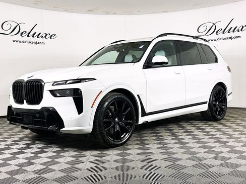 Used 2024 BMW X7 xDrive40i w/ Executive Package image 3