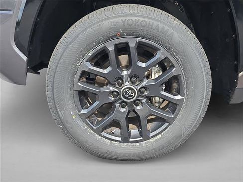 Used 2024 Toyota Tundra Platinum AWD/4WD image 25
