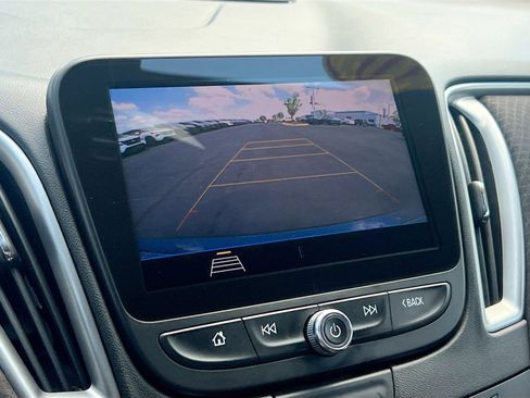 Used 2019 Chevrolet Malibu LS image 14