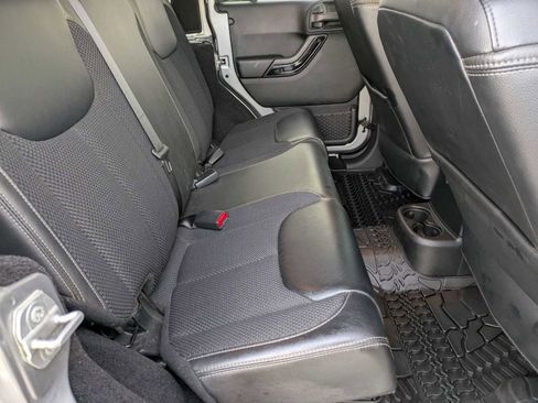 Used 2017 Jeep Wrangler Unlimited Sahara image 17