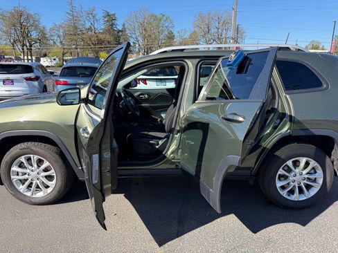 Used 2020 Jeep Cherokee Latitude image 16