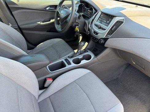 Used 2018 Chevrolet Cruze LS image 11