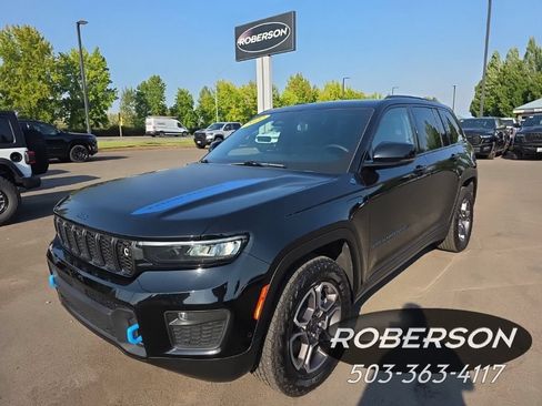 Certified 2022 Jeep Grand Cherokee Trailhawk w/ Advanced Protech Group II AWD/4WD image 1
