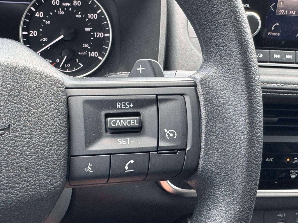 Used 2025 Nissan Rogue S AWD/4WD image 22
