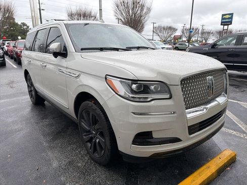 Used 2024 Lincoln Navigator Reserve image 1