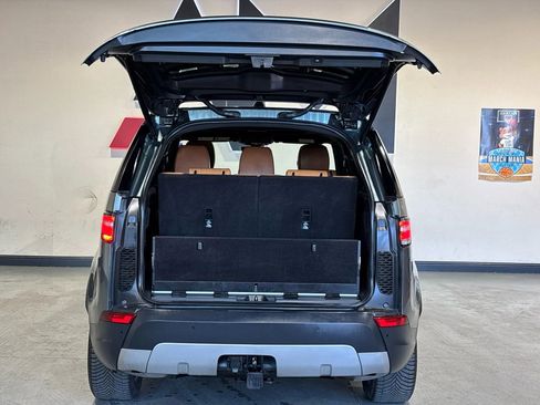 Used 2017 Land Rover Discovery HSE image 9