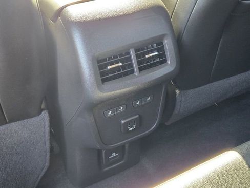 Used 2024 Chevrolet Equinox Premier image 14