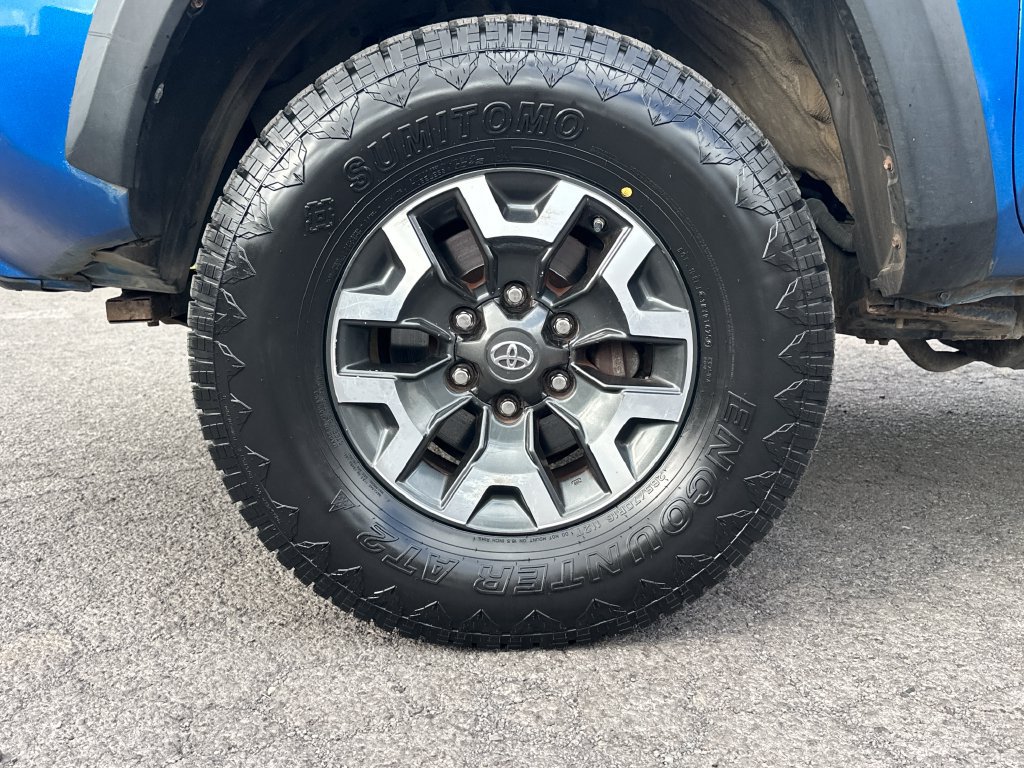 Used 2018 Toyota Tacoma TRD Off-Road AWD/4WD image 11