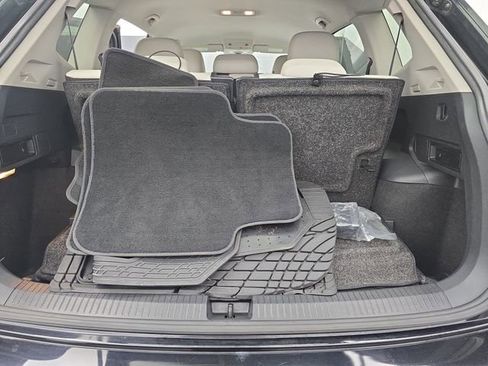 Used 2018 Volkswagen Tiguan SE image 42