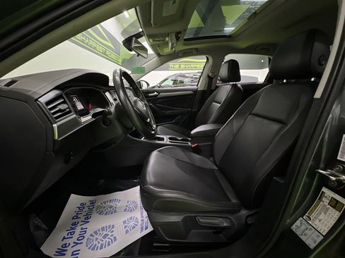 Used 2019 Volkswagen Jetta SE w/ Cold Weather Package FWD image 16