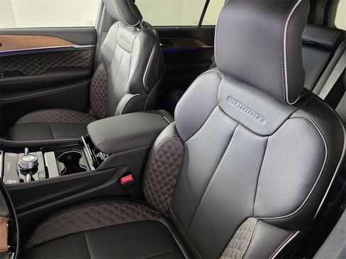 New 2025 Jeep Grand Cherokee Summit image 11