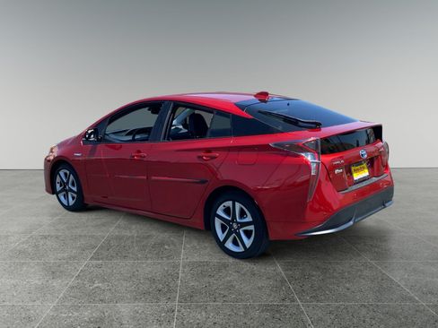 Used 2017 Toyota Prius Four Touring w/ Premium Convenience Package FWD image 3
