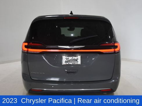 Used 2023 Chrysler Pacifica Touring-L FWD image 5