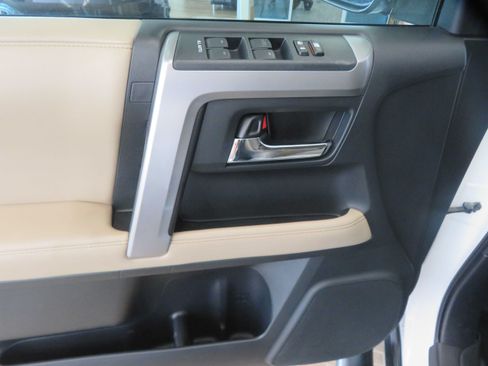 Used 2016 Toyota 4Runner SR5 RWD image 14