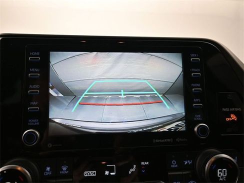 Used 2022 Toyota Highlander XLE image 16