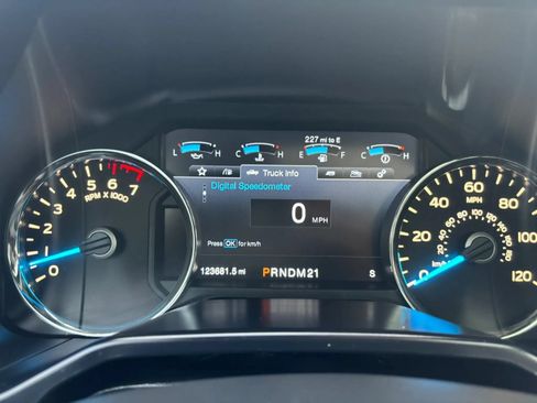 Used 2015 Ford F150 Platinum w/ Equipment Group 701A Luxury AWD/4WD image 13