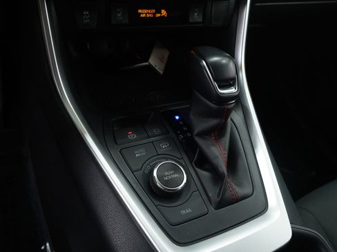 Used 2021 Toyota RAV4 SE w/ Weather & Moonroof Package image 20