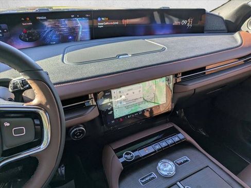 New 2025 Lincoln Navigator Reserve AWD/4WD image 13