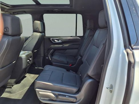 Certified 2023 Chevrolet Suburban RST w/ Luxury Package AWD/4WD image 17