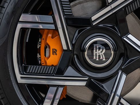 New 2026 Rolls-Royce Cullinan Black Badge image 23