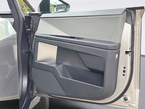 Used 2024 Tesla Cybertruck AWD Crew Cab image 31