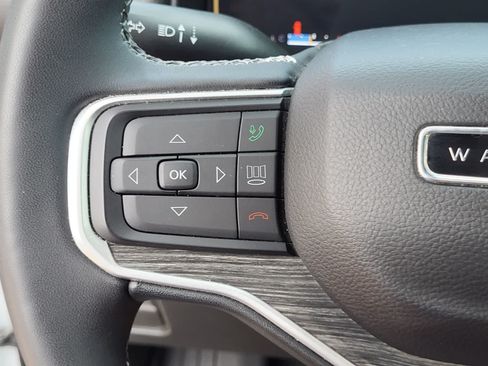 Used 2023 Jeep Wagoneer Series III w/ Premium Group I AWD/4WD image 19