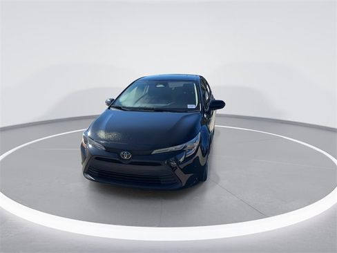 Used 2024 Toyota Corolla LE image 2