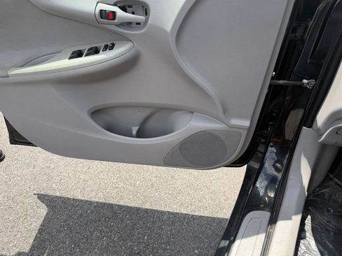 Used 2009 Toyota Corolla FWD image 12