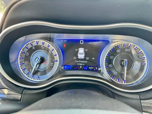 Used 2022 Chrysler 300 Touring w/ Sport Appearance Package RWD image 11