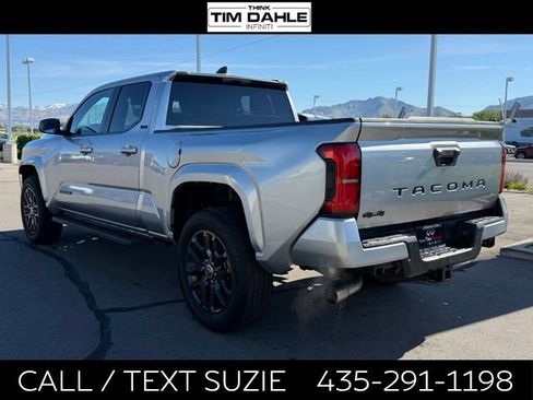 Used 2025 Toyota Tacoma SR5 AWD/4WD image 8