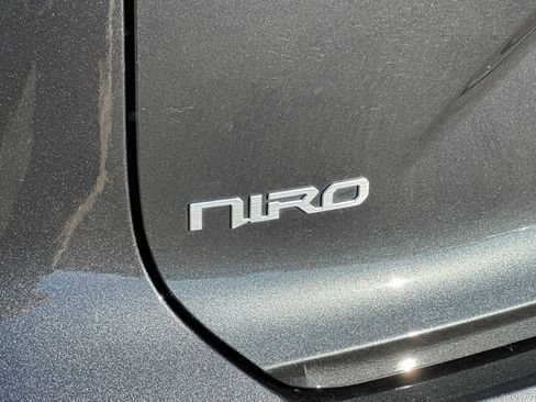 Certified 2024 Kia Niro EX image 28