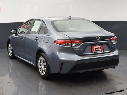 Used 2025 Toyota Corolla LE FWD image 3