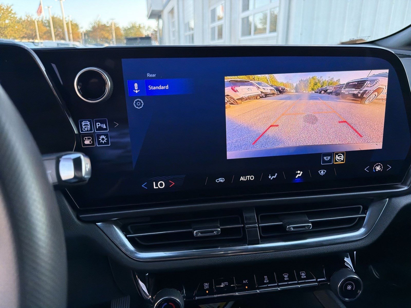 Used 2025 Chevrolet Equinox EV LT FWD image 17