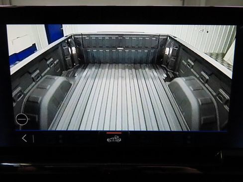 Used 2025 Chevrolet Silverado 1500 ZR2 w/ Technology Package image 23